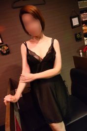 �~�I