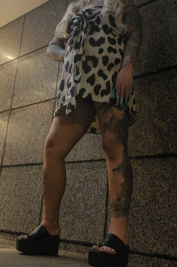 �����