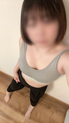 肨