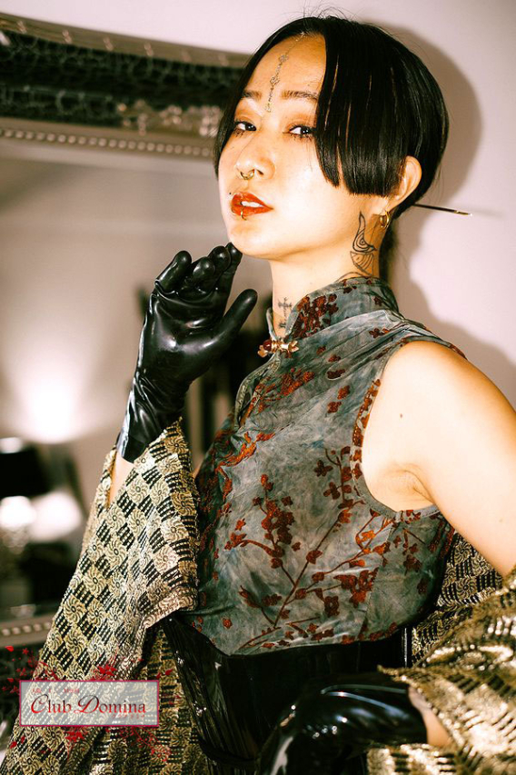 琴(こと)女王様