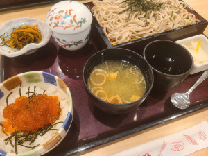 秋月ともよ